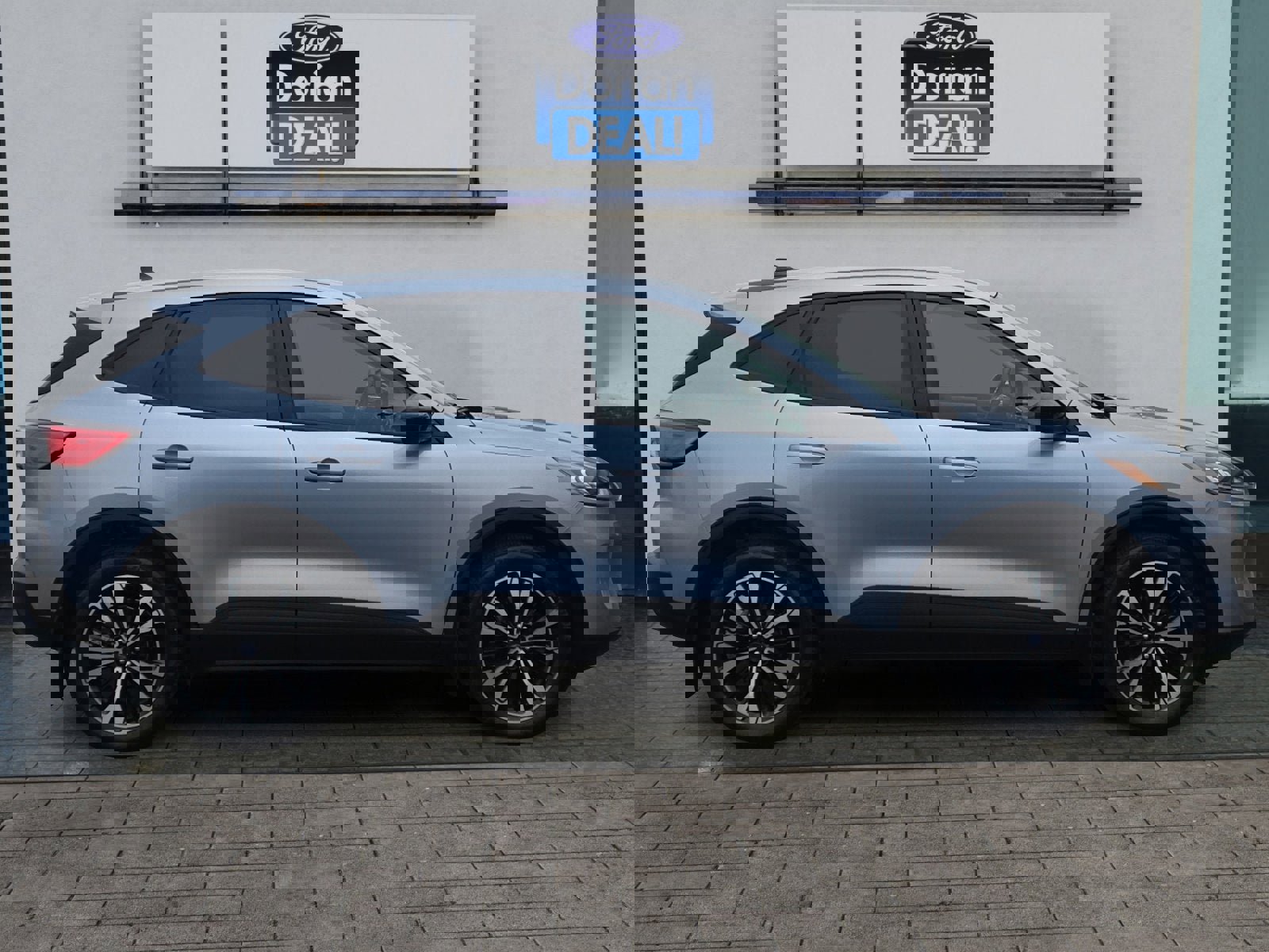 Used 2022 Ford Escape SE w/ SE Sport Appearance Package video 2