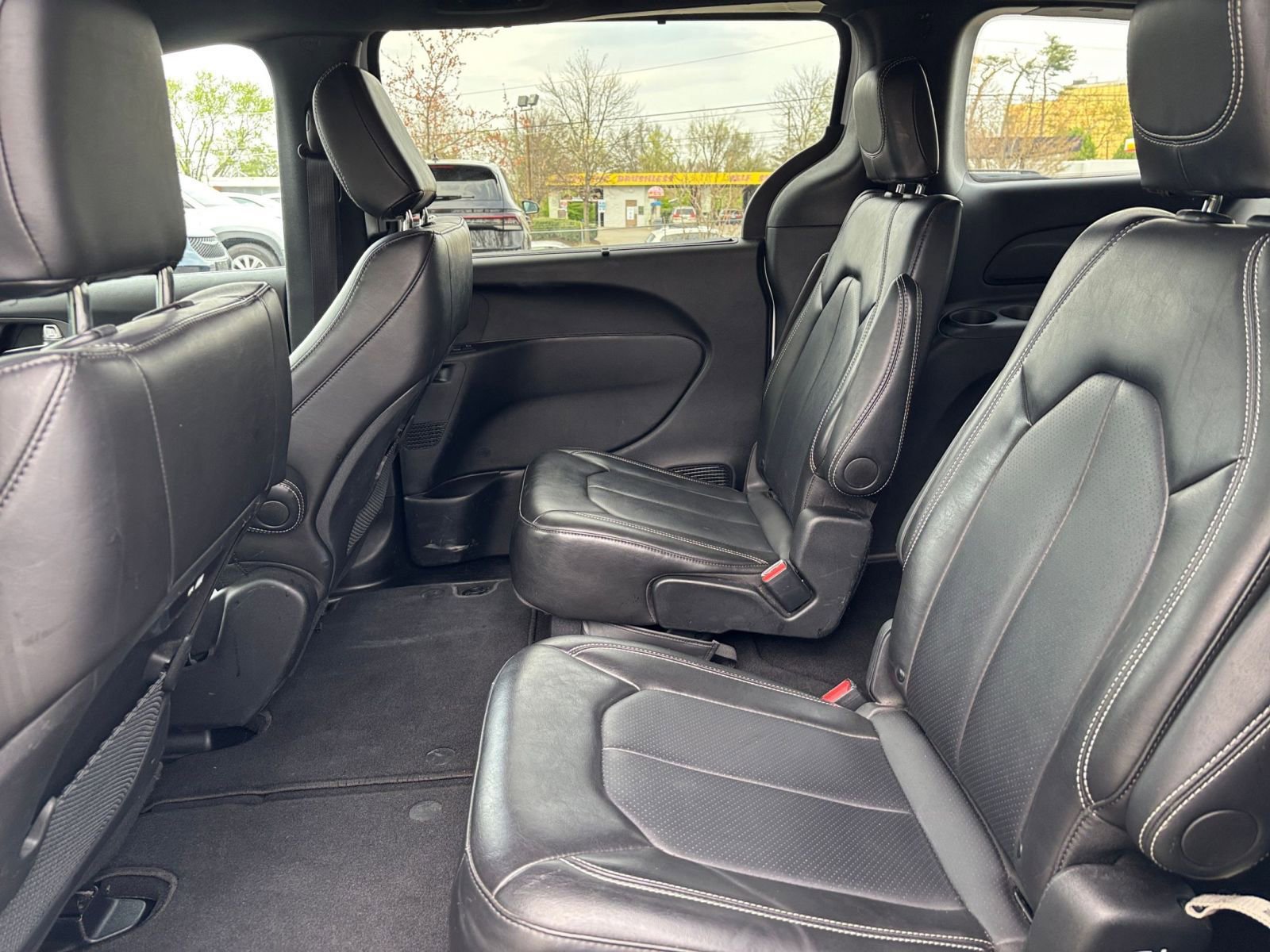 Used 2025 Chrysler Pacifica Select image 28