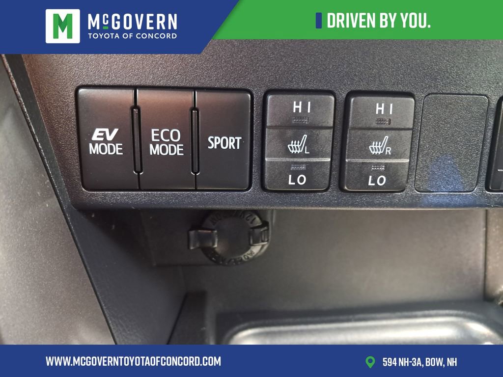 Used 2018 Toyota RAV4 SE AWD/4WD image 25