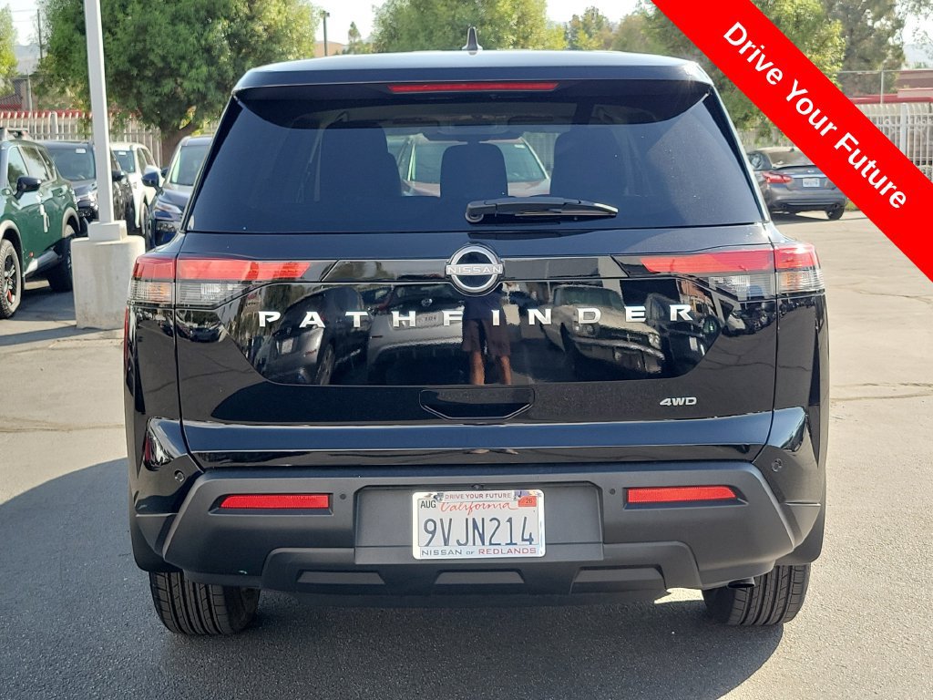 Used 2025 Nissan Pathfinder S AWD/4WD image 32