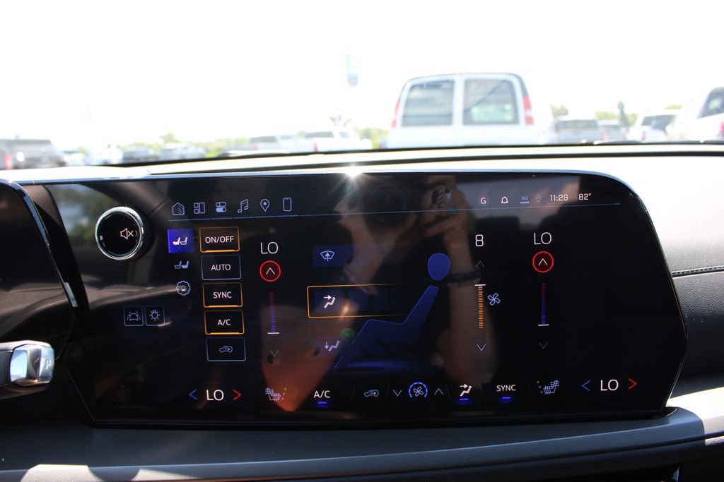 New 2026 Chevrolet Traverse LT w/ Midnight/Sport Edition FWD image 53