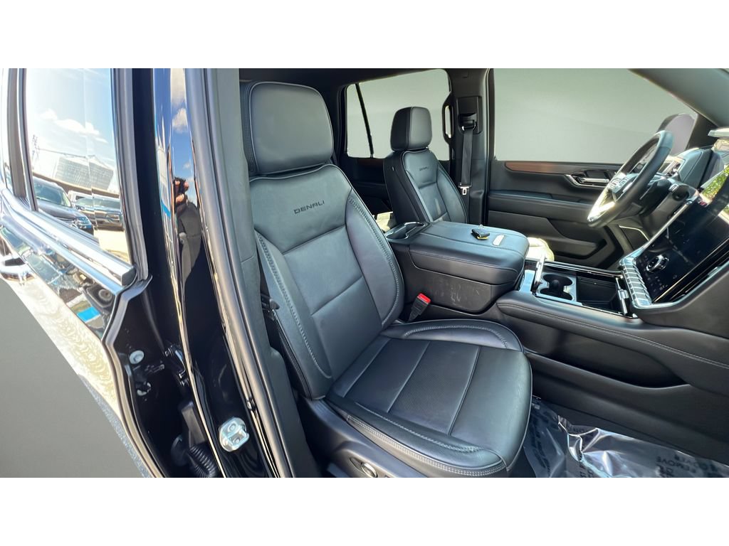 Certified 2025 GMC Yukon Denali AWD/4WD image 32