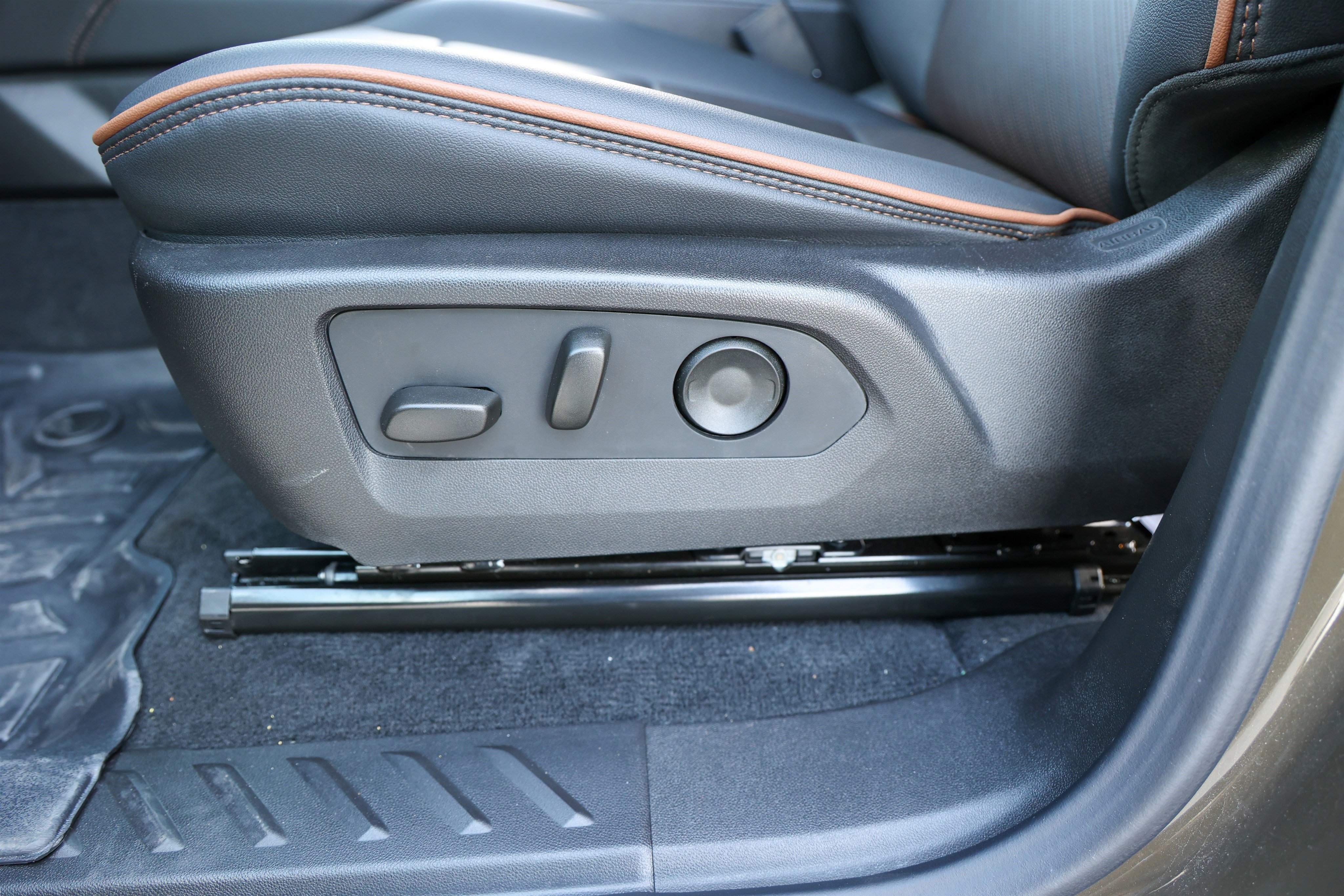 Used 2025 GMC Canyon AT4 w/ AT4 Premium Package image 30