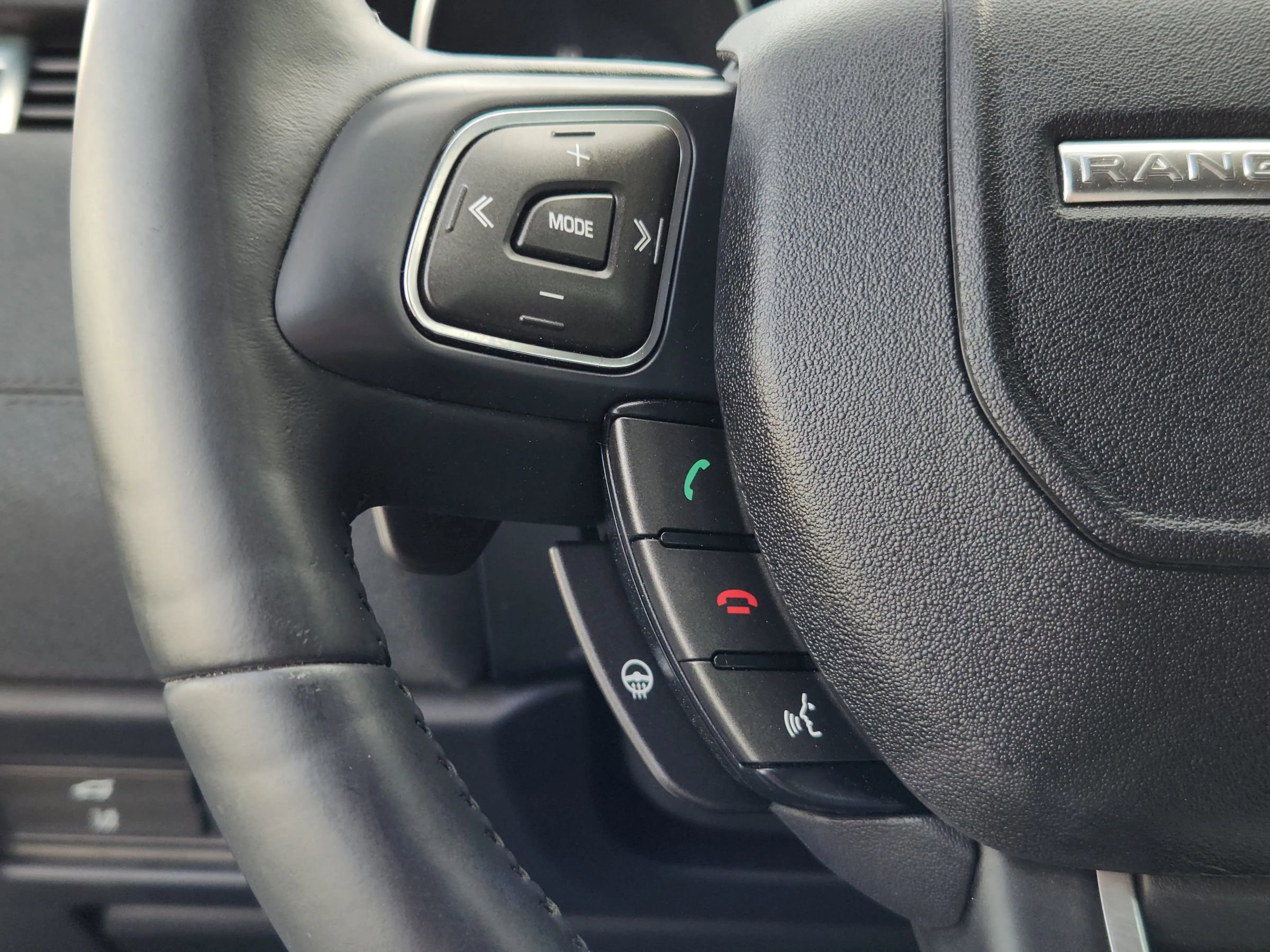 Used 2015 Land Rover Range Rover Evoque Pure Premium image 14