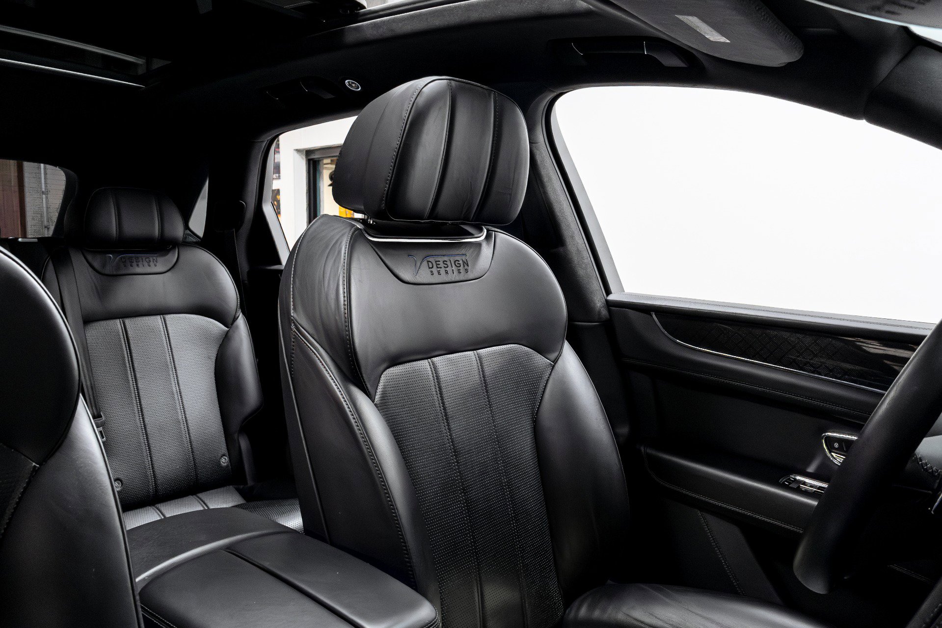 Used 2020 Bentley Bentayga Design Series image 20