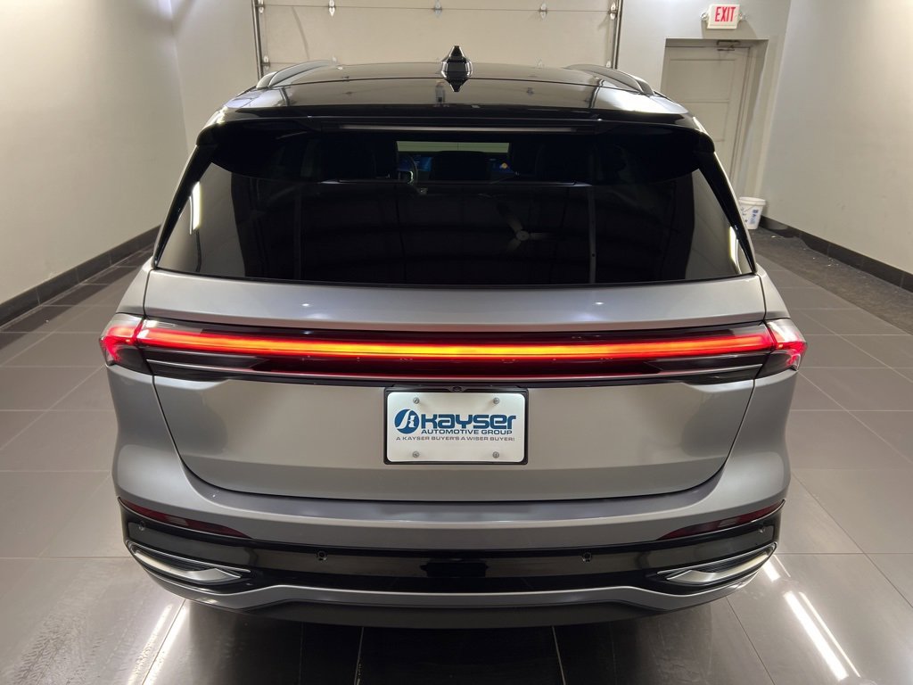 Certified 2025 Lincoln Nautilus Reserve image 5