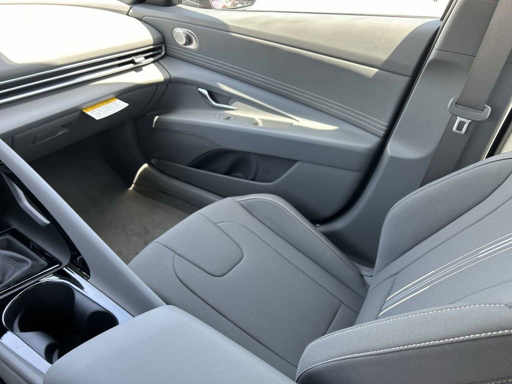 New 2025 Hyundai Elantra SEL image 6