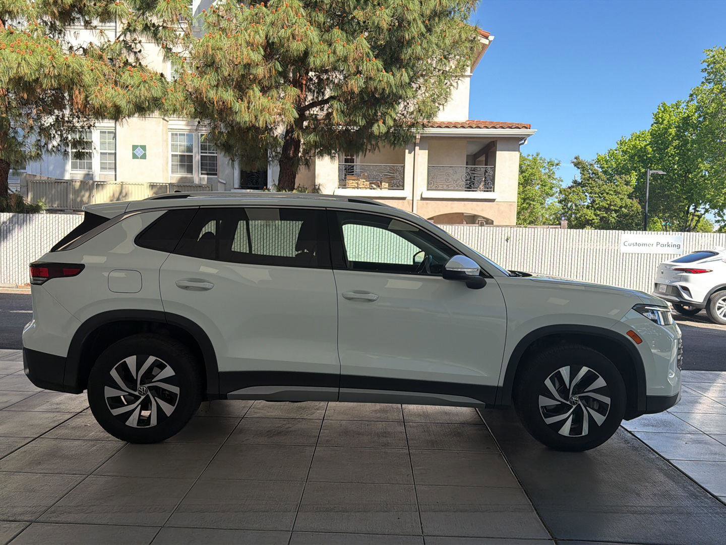 Used 2025 Volkswagen Tiguan S image 6