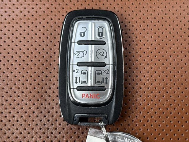 Used 2024 Chrysler Pacifica Pinnacle image 31