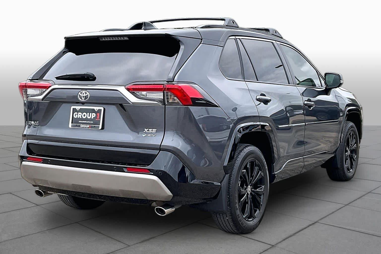 Used 2025 Toyota RAV4 XSE AWD/4WD image 13