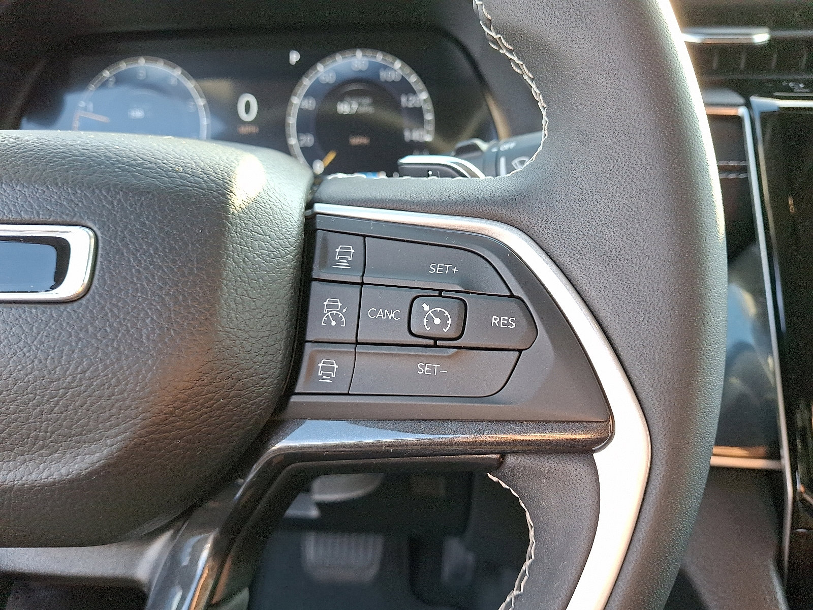 Used 2023 Jeep Grand Cherokee Laredo image 20