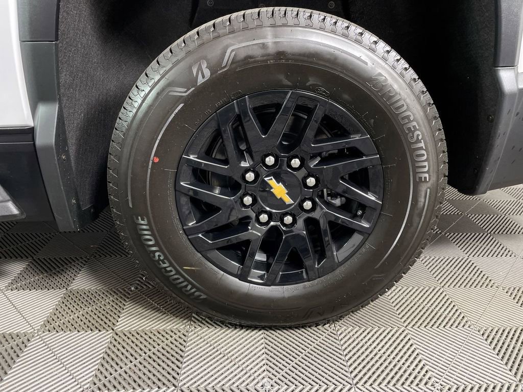 New 2025 Chevrolet Silverado EV LT image 34