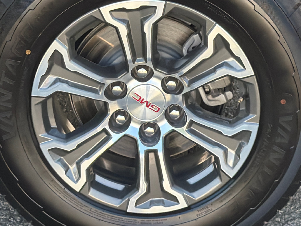 Used 2025 GMC Sierra 1500 SLT AWD/4WD image 5