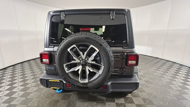 Used 2024 Jeep Wrangler Unlimited w/ Convenience Group AWD/4WD image 3