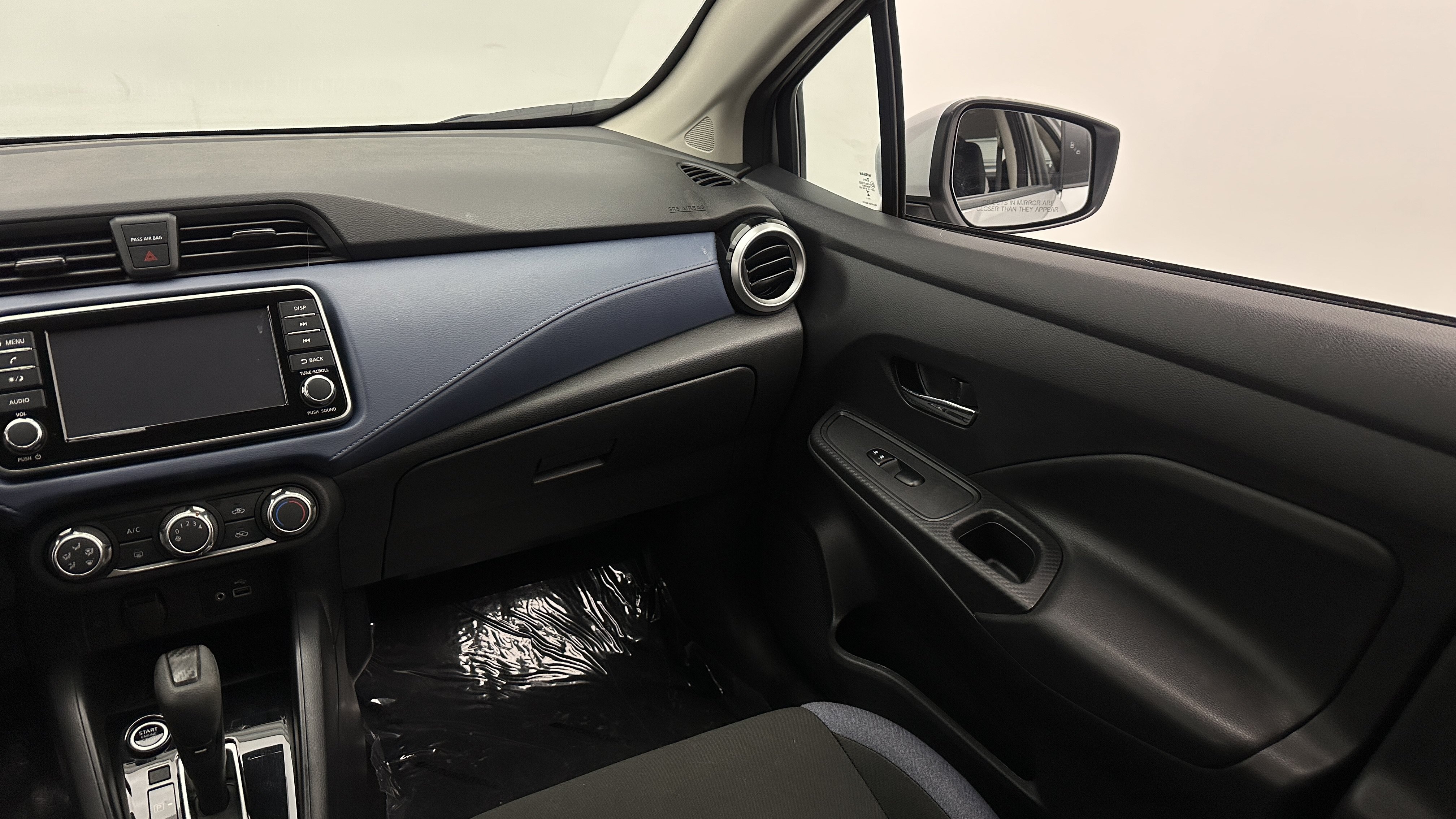 Used 2025 Nissan Versa SV FWD image 30