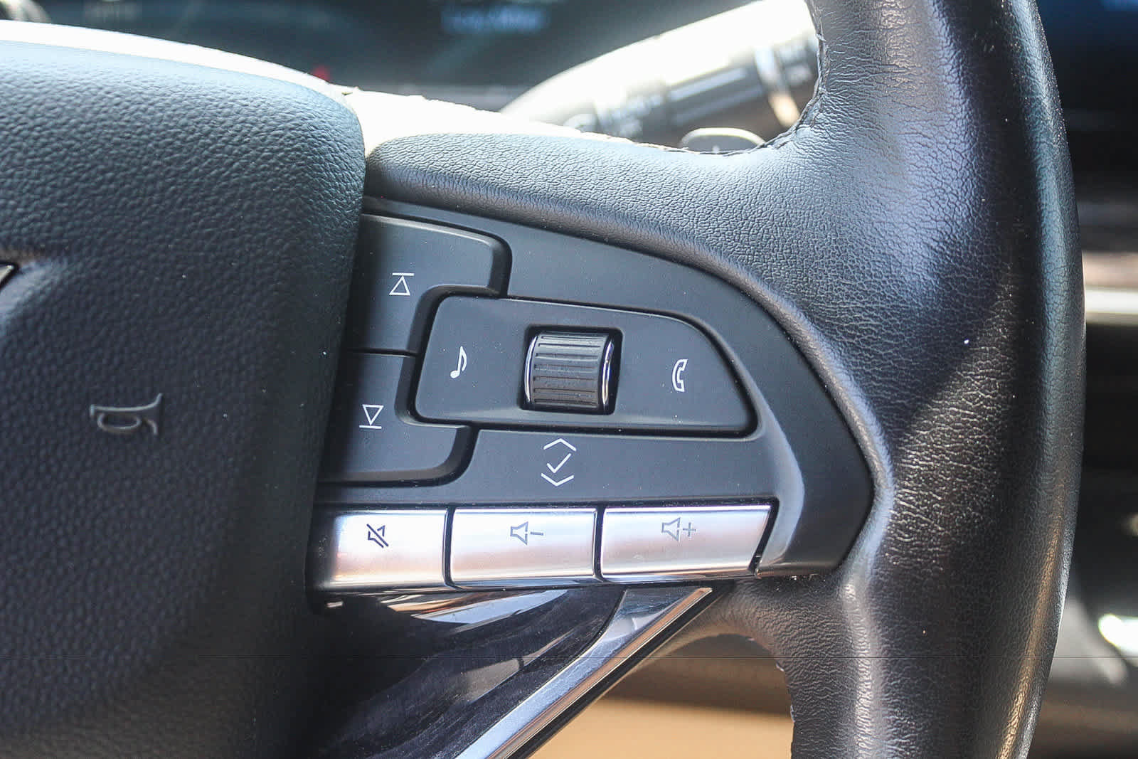 Used 2023 Cadillac Escalade Premium Luxury w/ Performance Package AWD/4WD image 30