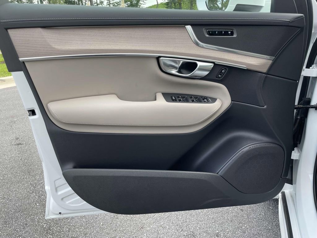New 2026 Volvo XC90 B5 Core image 6