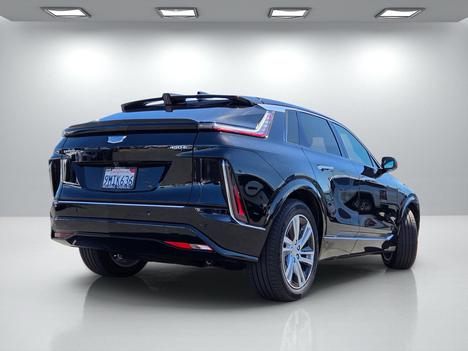 Certified 2024 Cadillac Lyriq Tech w/ Driver Assist Package image 4