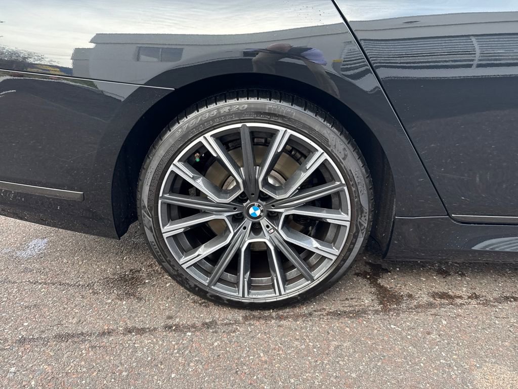 Used 2021 BMW 750i xDrive w/ Executive Package image 10