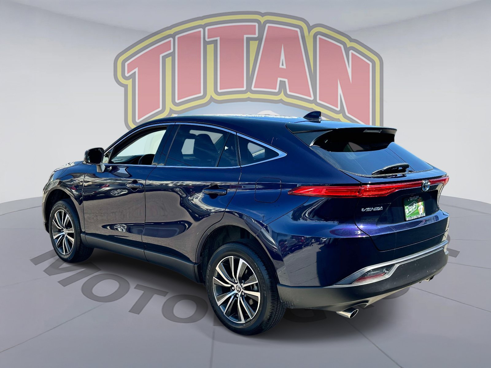 Certified 2023 Toyota Venza LE AWD/4WD image 3