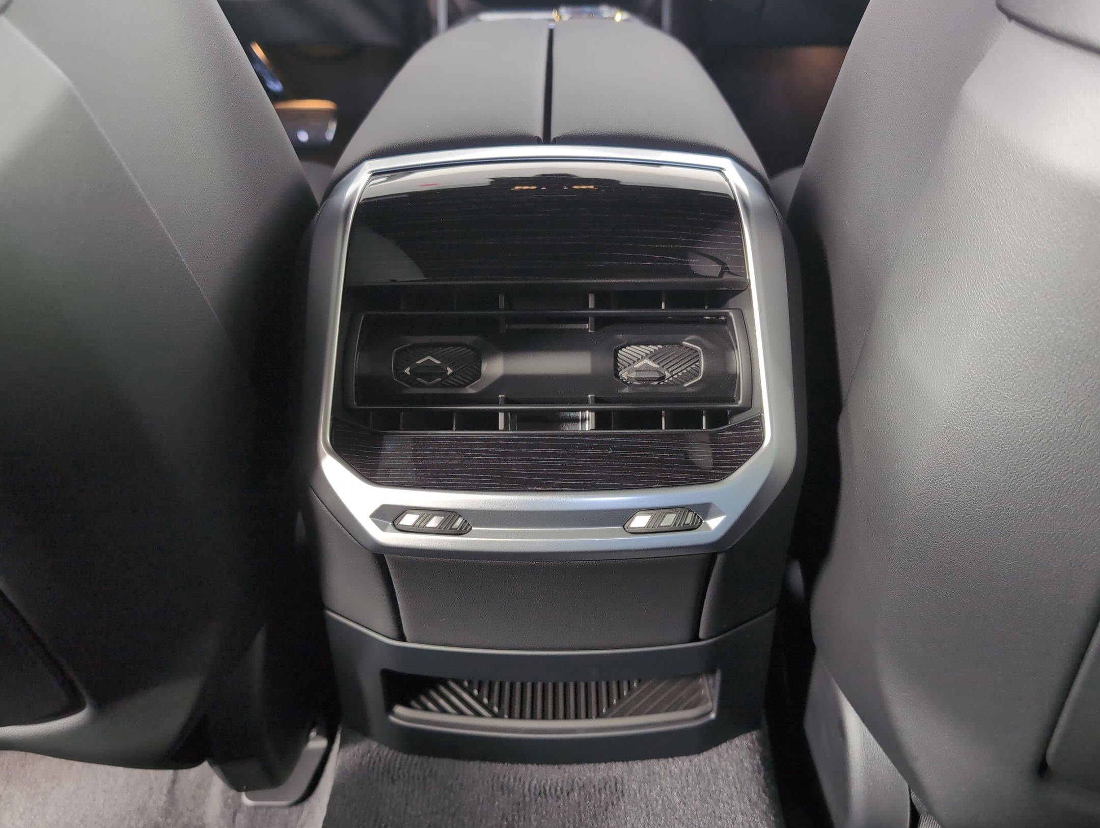 New 2026 BMW 740i image 29