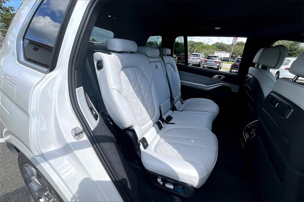 New 2026 BMW X7 xDrive40i w/ Executive Package image 11