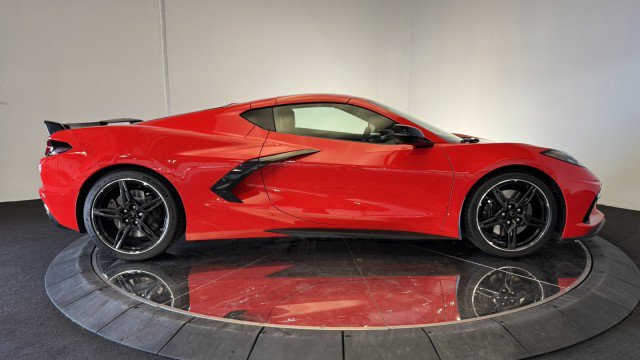 Used 2024 Chevrolet Corvette Stingray Premium Cpe w/ Z51 Performance Package RWD image 29