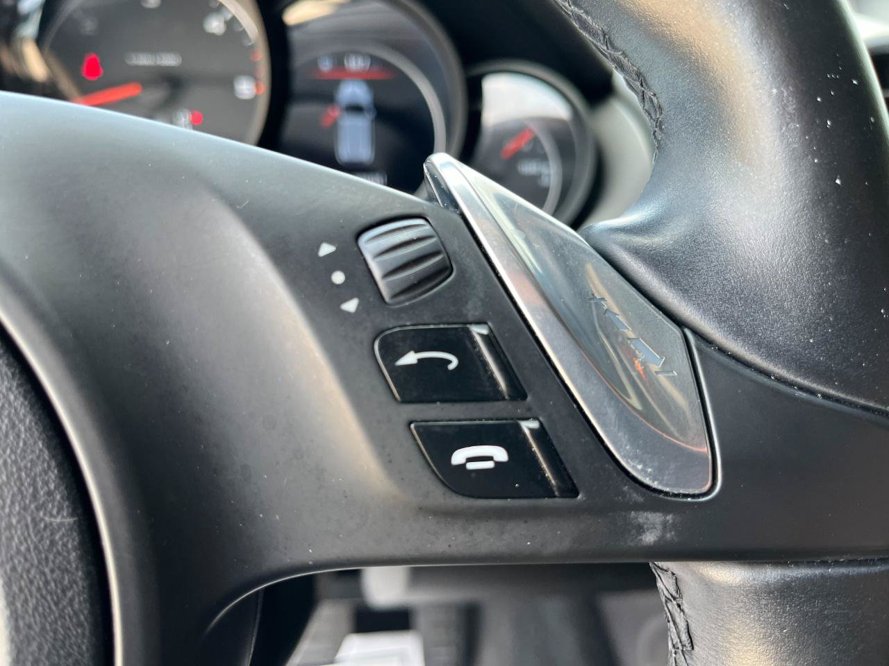 Used 2014 Porsche Cayenne Diesel Platinum Edition AWD/4WD image 30