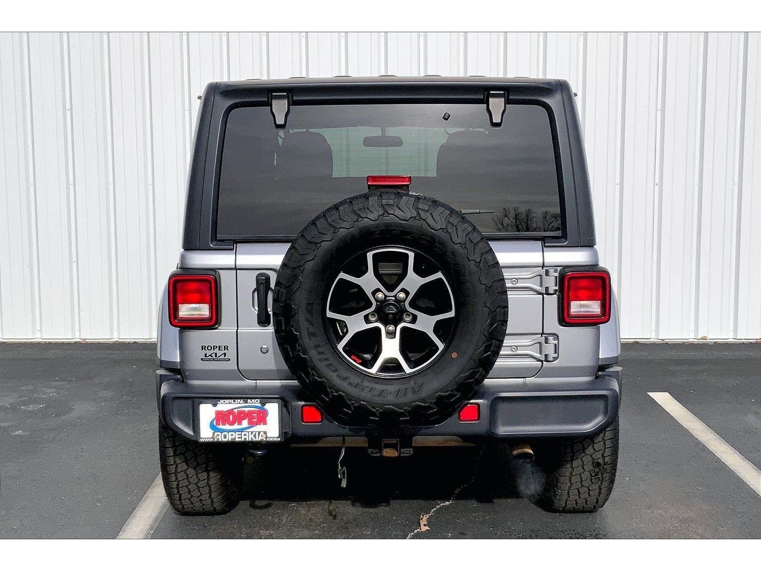 Used 2019 Jeep Wrangler Unlimited Sahara image 4