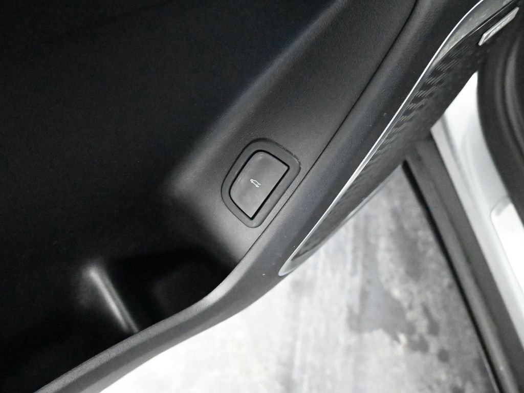 Used 2025 Buick Enclave Preferred w/ Power Package image 31