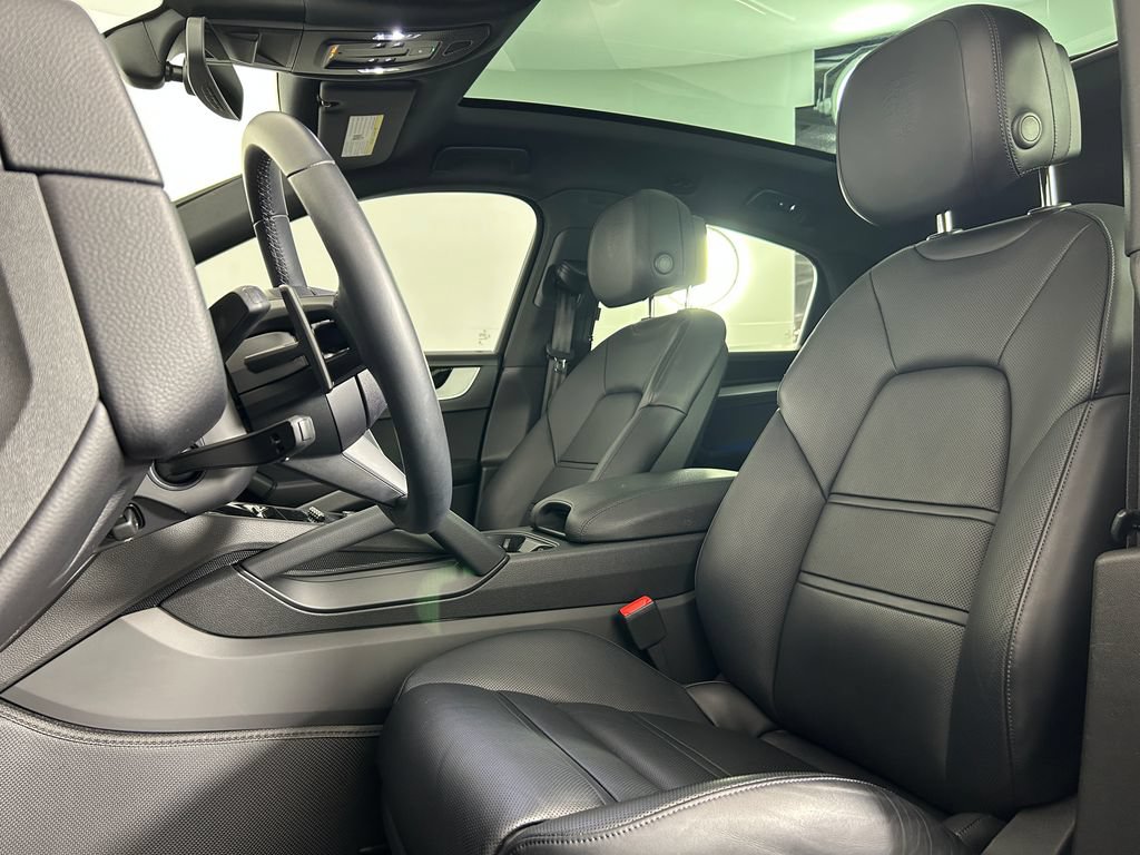 Used 2024 Porsche Cayenne Coupe AWD/4WD image 5