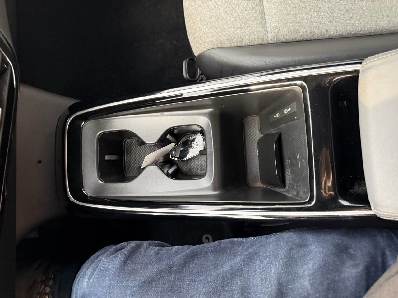 Used 2024 Volkswagen ID.4 2WD image 24