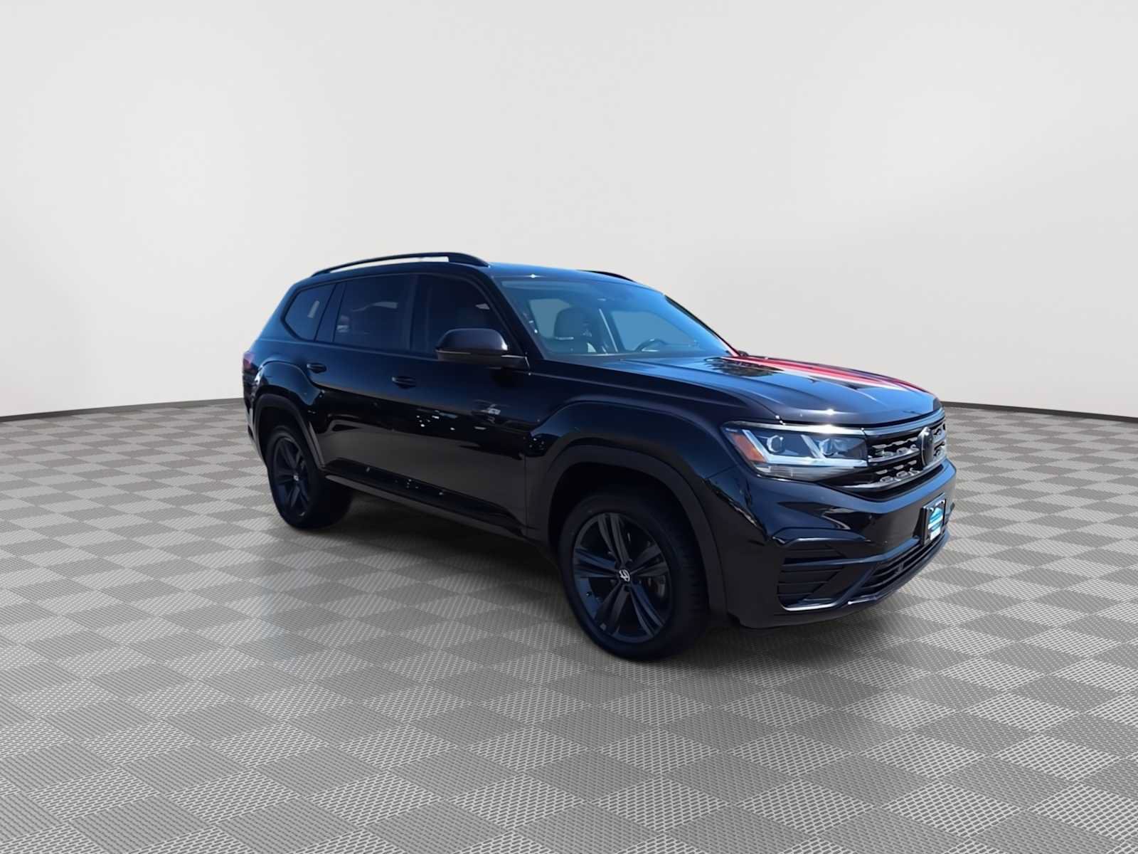 Used 2021 Volkswagen Atlas SE w/ Panoramic Sunroof Package FWD image 2