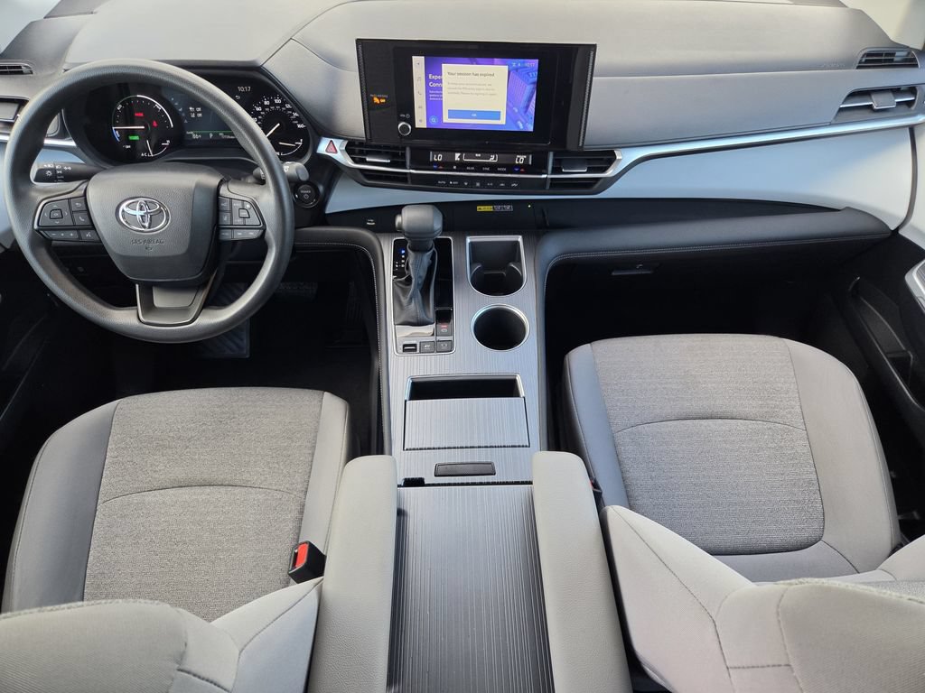 Used 2025 Toyota Sienna LE FWD image 13
