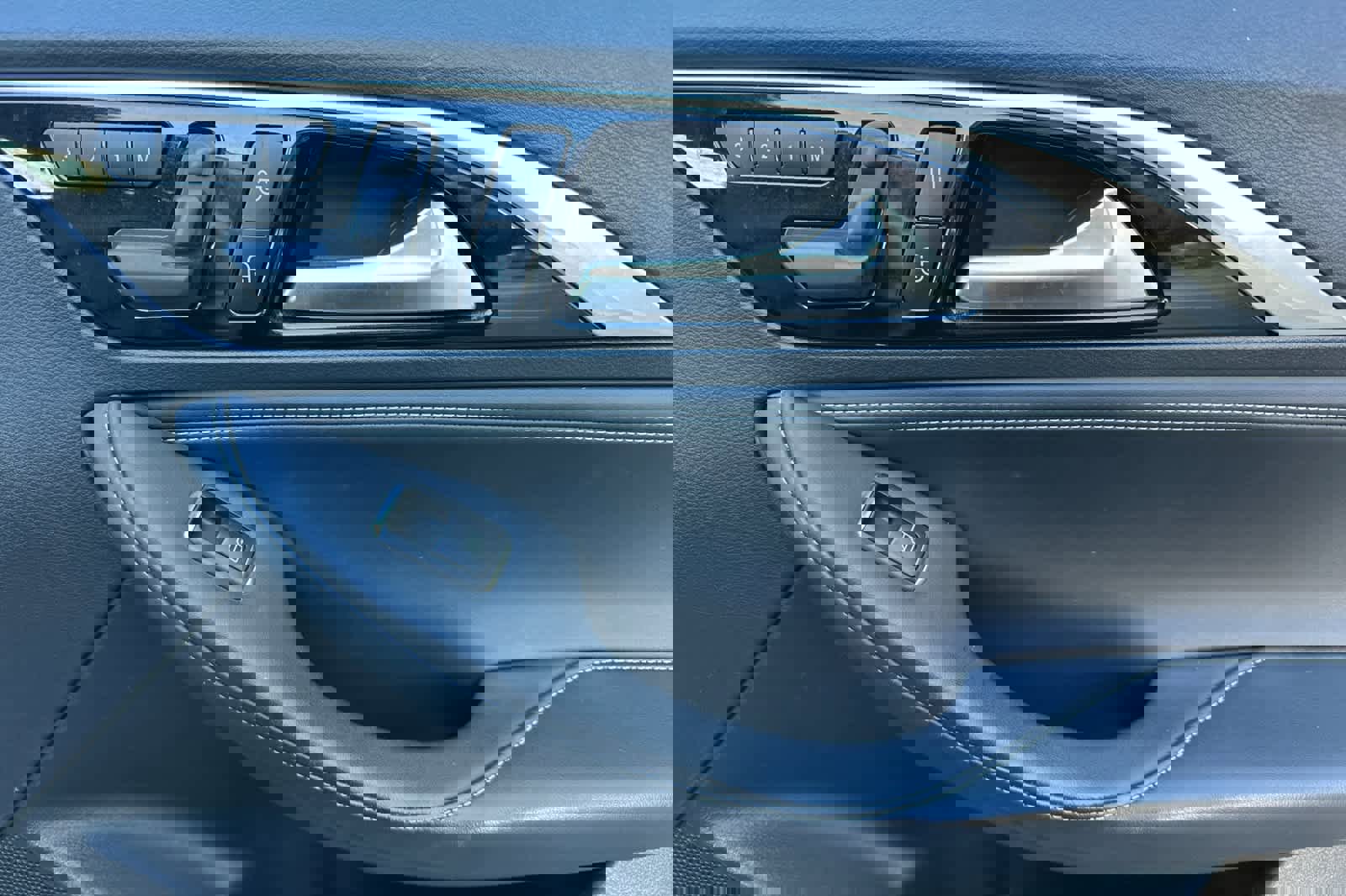 Used 2018 INFINITI QX30 Luxury image 19