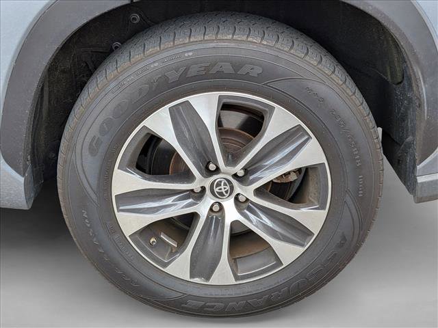 Used 2020 Toyota Highlander XLE image 3