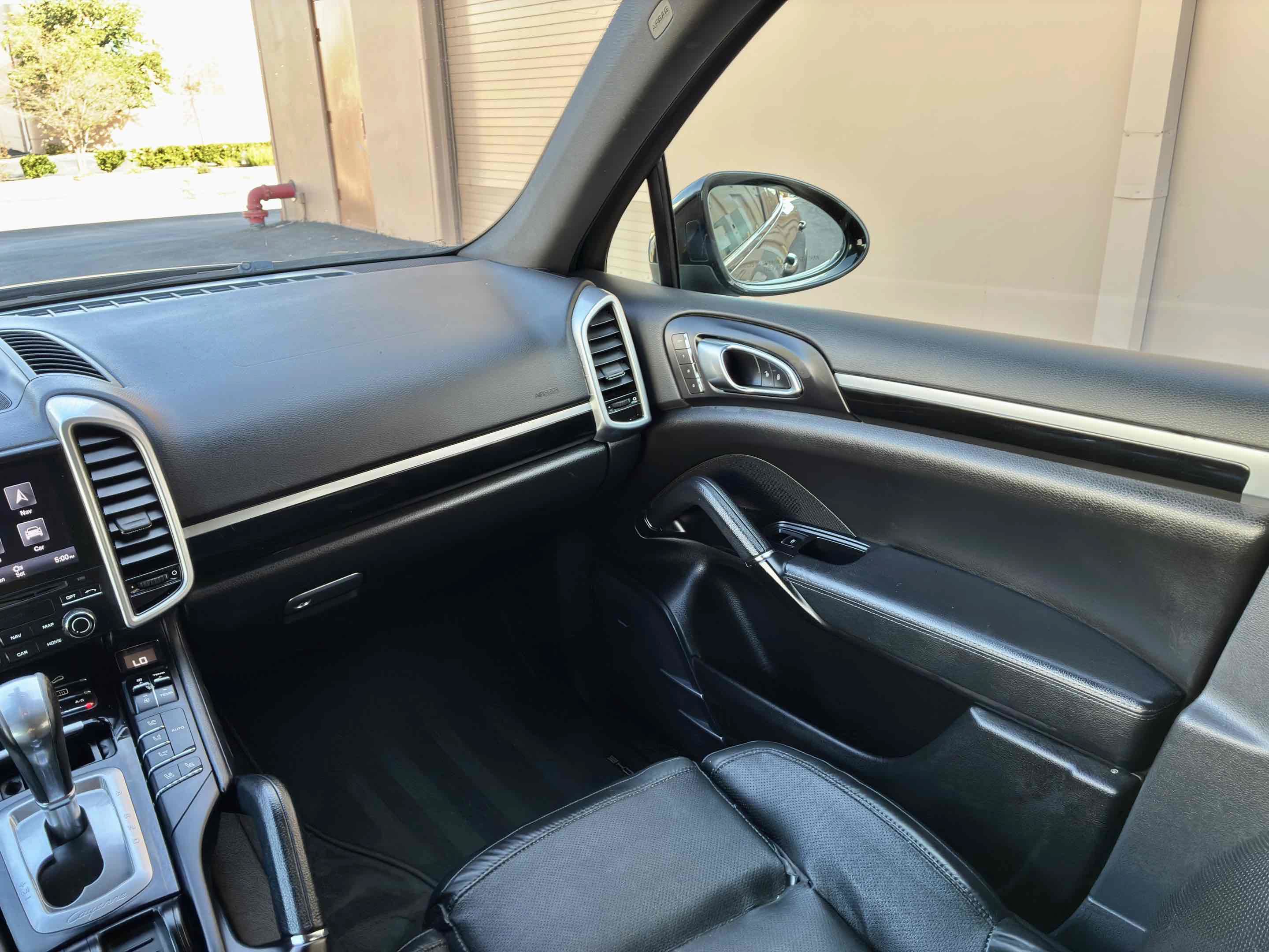 Used 2017 Porsche Cayenne AWD/4WD image 18