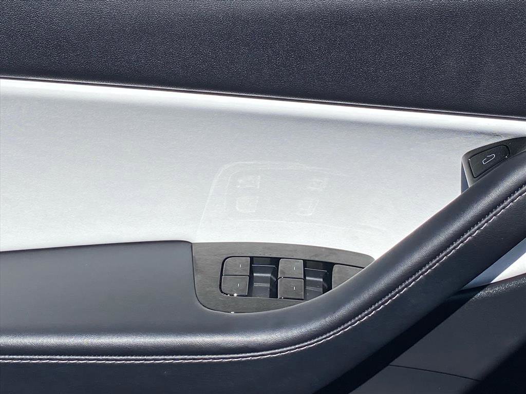 Used 2021 Tesla Model Y Long Range image 19