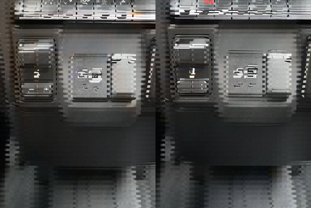 Used 2024 Chevrolet Silverado 1500 Custom AWD/4WD image 27