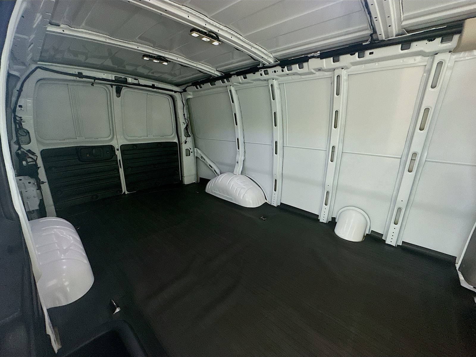Used 2025 Chevrolet Express 2500 w/ Enhanced Convenience Package RWD image 33