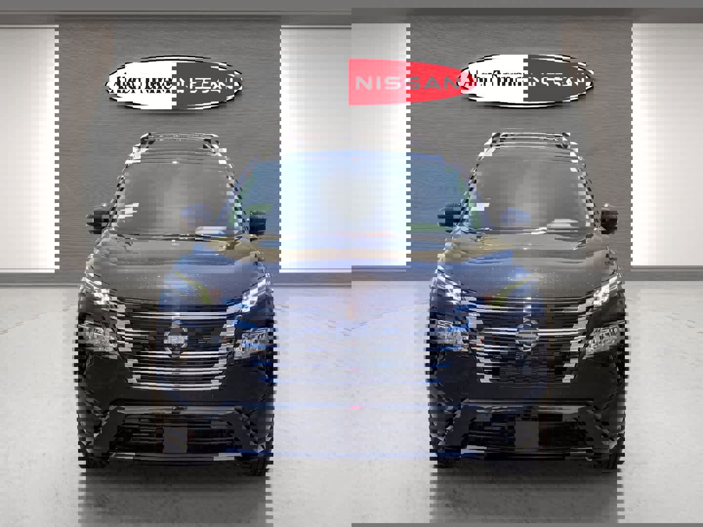 Used 2025 Nissan Rogue Platinum image 3