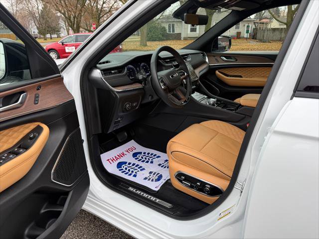Certified 2025 Jeep Grand Cherokee Summit w/ Adv Protech Group IV image 8