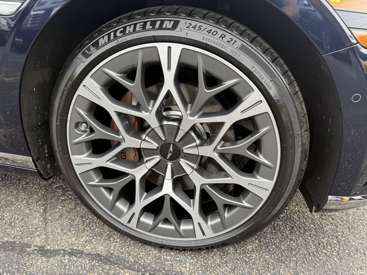 Used 2025 Genesis G90 3.5T AWD/4WD image 18