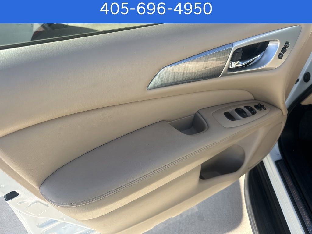 Used 2019 Nissan Pathfinder SL w/ Cargo Package image 11