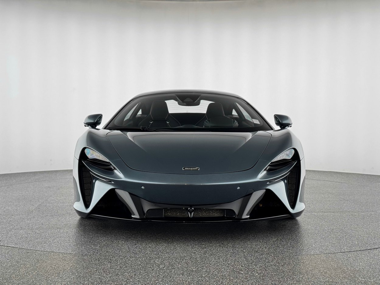 Used 2023 McLaren Artura image 10