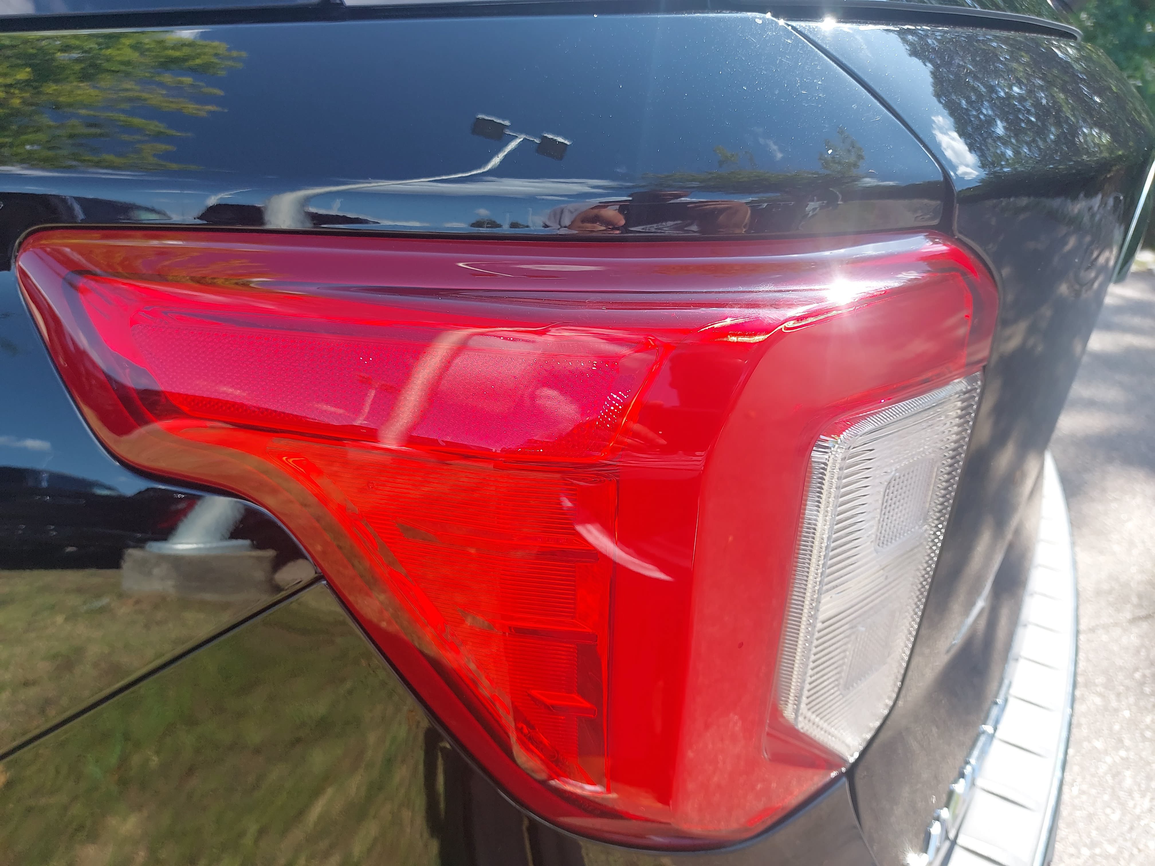 Used 2023 Ford Explorer Limited w/ Equipment Group 301A AWD/4WD image 35