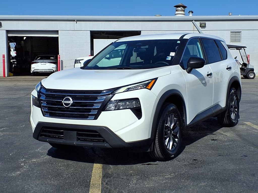Used 2024 Nissan Rogue S image 2