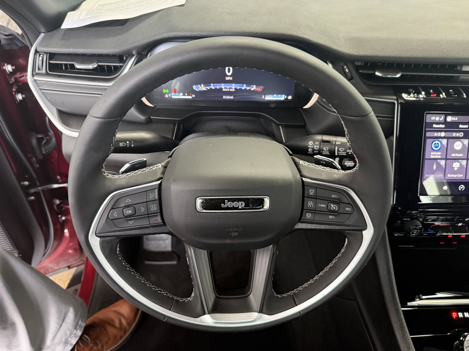 Used 2025 Jeep Grand Cherokee Laredo X w/ Luxury Tech Group I AWD/4WD image 17