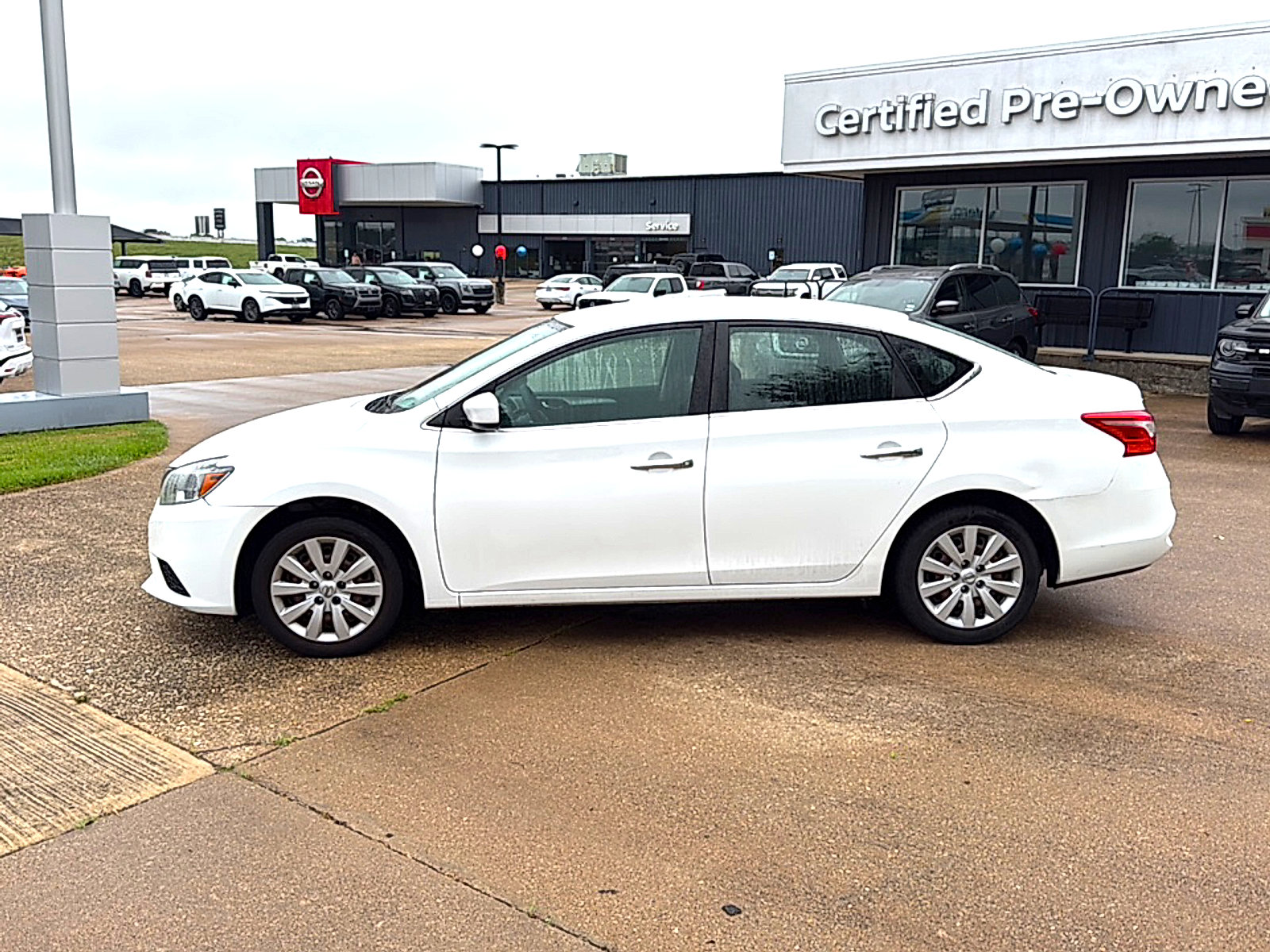 Used 2017 Nissan Sentra S FWD image 2