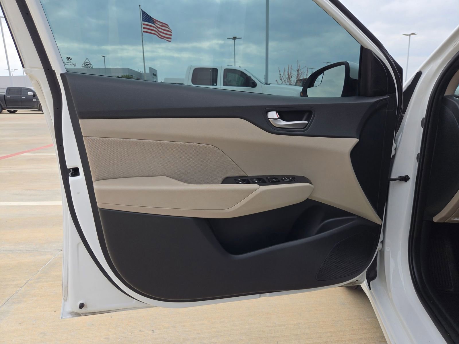 Used 2022 Hyundai Accent SEL FWD image 13